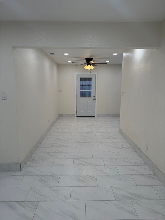 Foto del edificio - 1406 Oakdale Ave