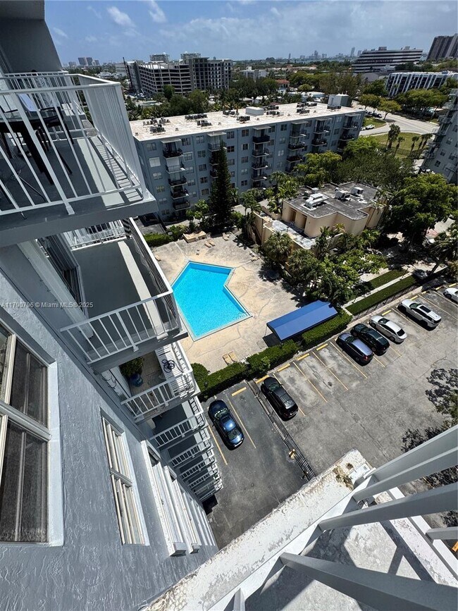 Foto del edificio - 1470 NE 125th Terrace