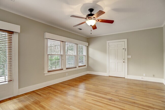 Foto del edificio - Charming 2-1 home in Allen Parkway