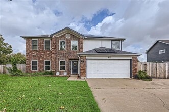 Building Photo - 500 Hawthorn Ln