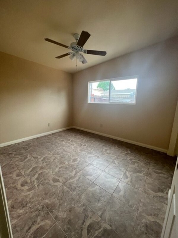 Building Photo - 233 1/2 E Valencia Dr