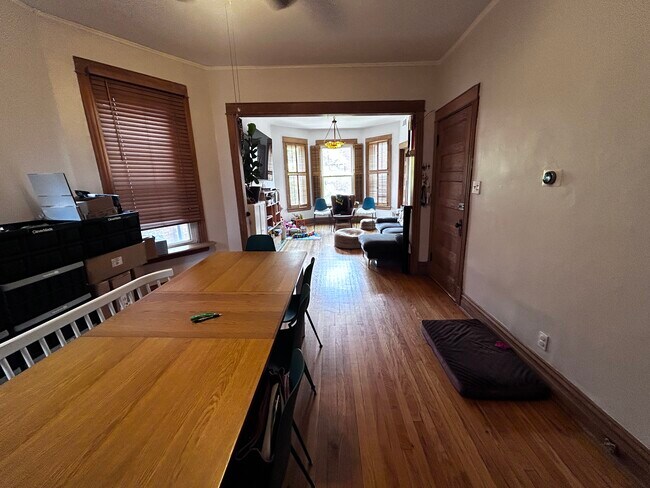 Foto del edificio - 2531 N Sacramento Ave