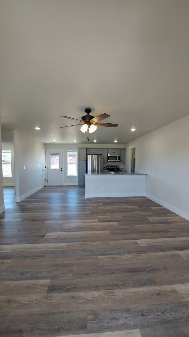 Building Photo - 1717 Talon St