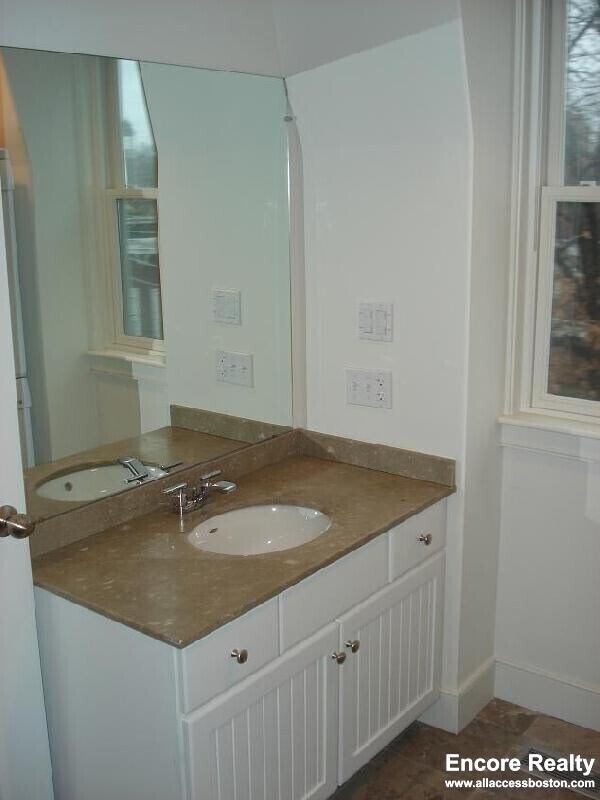 Building Photo - 110 Second St. Unit RJ78