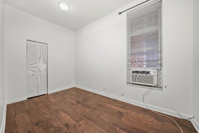 Foto del edificio - 1946 N Wilmot Ave