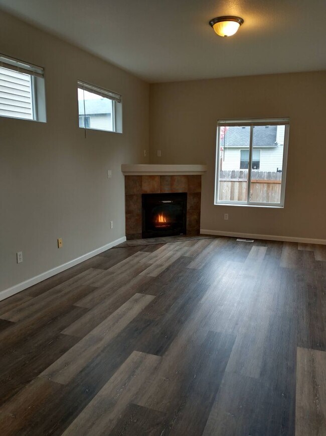 Building Photo - Newly Remodeled & Inviting Property is Rea...