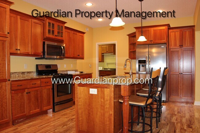 Foto del edificio - Gorgeous Brooklyn Park Single Family Home, 2 Car Garage, W/D, Office, Available Jan/Feb