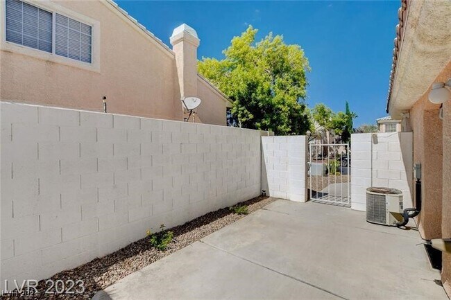 Foto del edificio - 8429 Sewards Bluff Ave