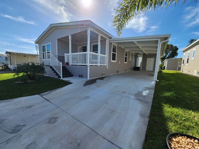 Building Photo - 521 Eland Dr