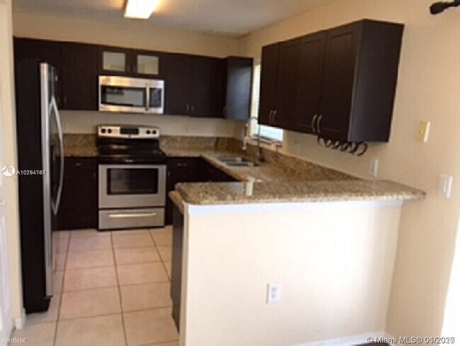 Building Photo - 3 br, 2.5 bath Townhome - 2255 NW 170th Ave