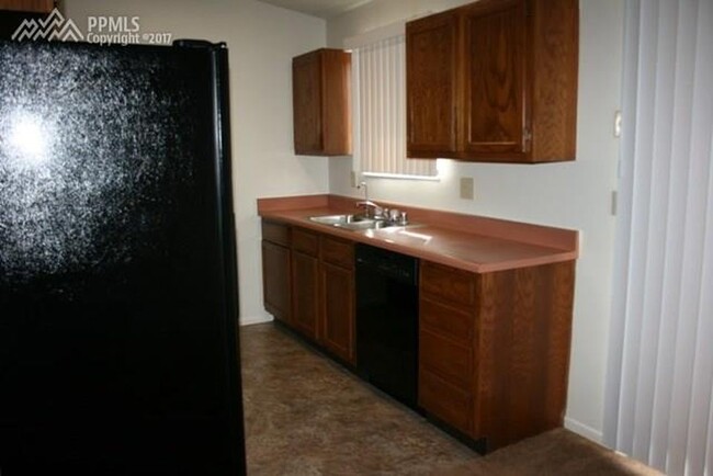 Building Photo - 7360 Songbird Dr
