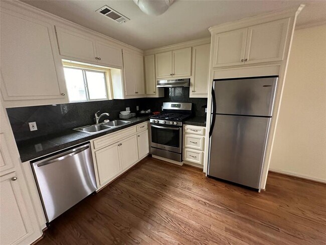 Foto del edificio - 2313 Everett St