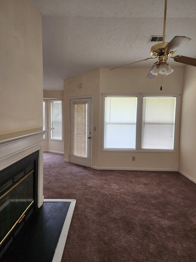 Building Photo - 6804 Willowbrook Dr