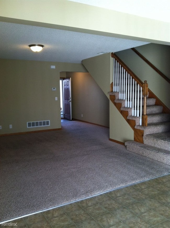 Building Photo - 1619 SW Highland Dr