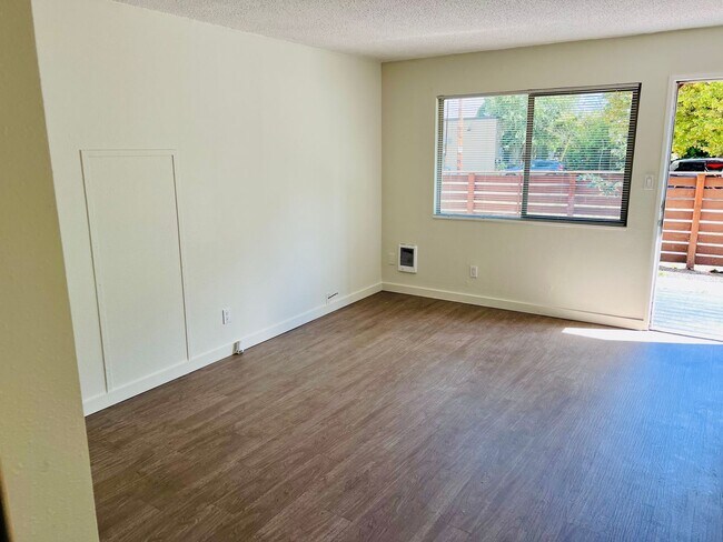 Foto del edificio - #88-8915 N. Ivanhoe