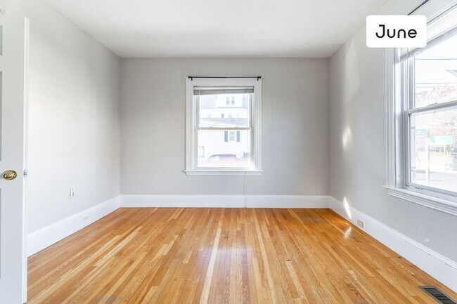 ROOM ONLY in 3-bed/1.0-bath Home photo'