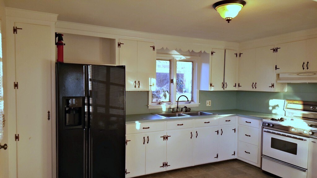 121 School St Unit 1, North Brookfield, MA 01535 Room for Rent in