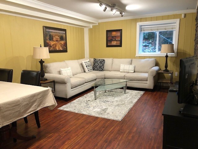 VIE - 430 Newlands Rd