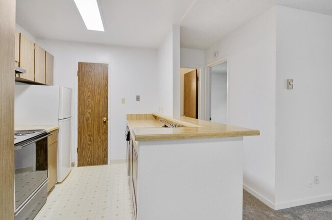Building Photo - 139 Piccadilly Pl