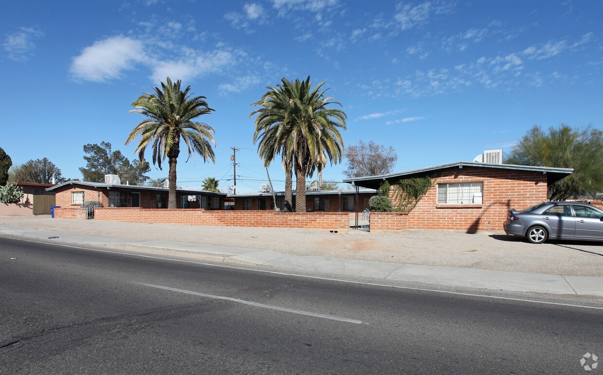 Building Photo - Palm Apartments