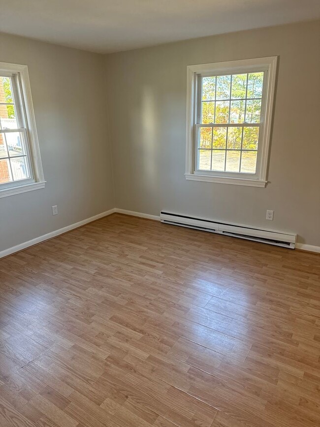 Building Photo - Well-Maintained 2-Bedroom Condo in prime C...