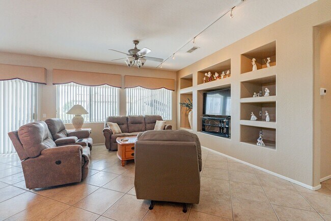 Building Photo - Move-In Ready Home with New AC in Exclusiv...