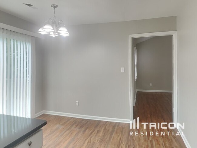 Foto del edificio - 9709 Manus Ct