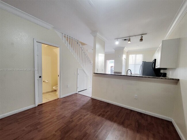 Foto del edificio - 17381 NW 7th Ave