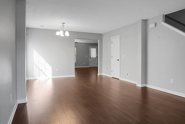 Building Photo - MOVE IN SPECIAL - 50% off First Month's Re...