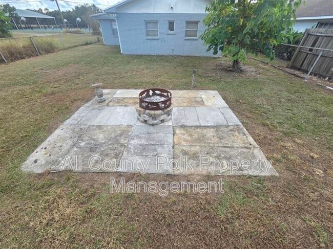 Building Photo - 602 SE 5th St