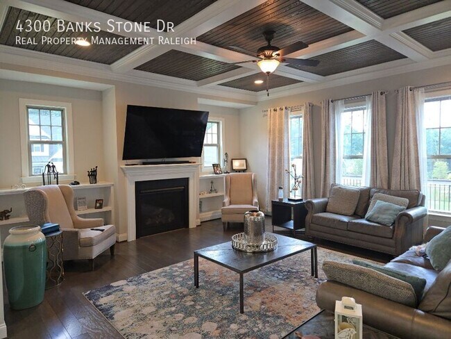 Foto del edificio - 4300 Banks Stone Dr