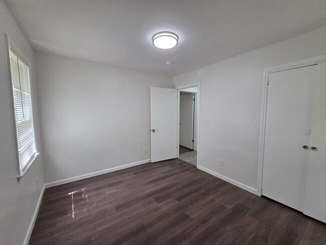 Foto del edificio - 3992 Ridgedale St