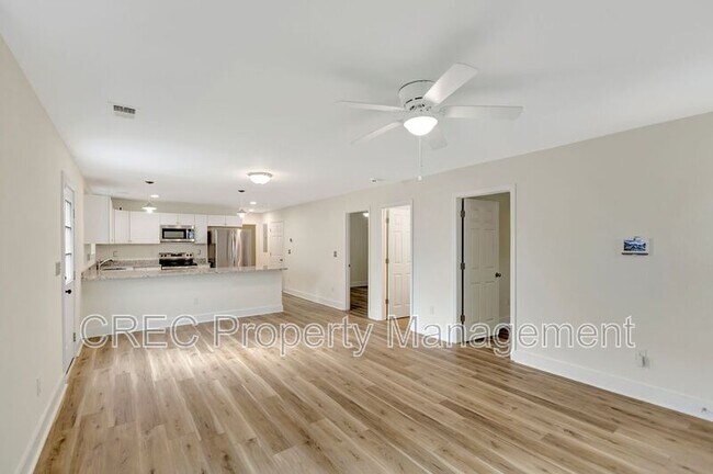 Foto del edificio - 6961 Raymond Ave