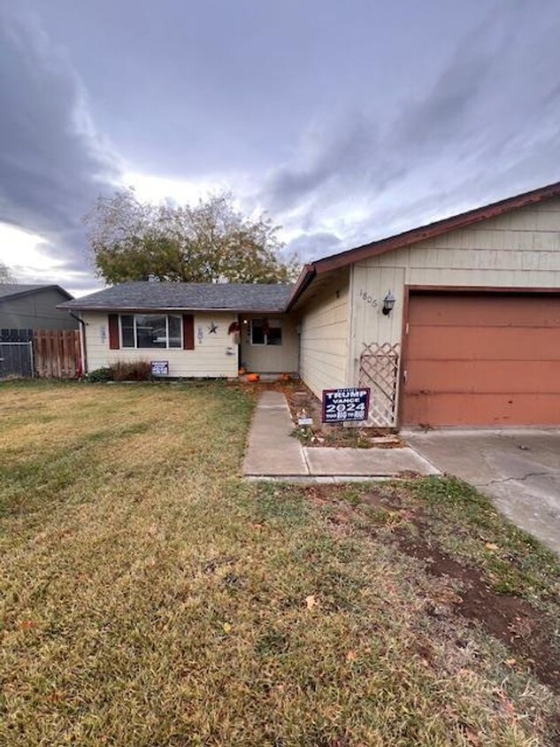 Foto principal - Non-Refundable & Security Deposit Total: $...