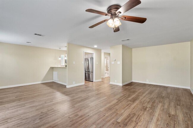Foto del edificio - 6810 Deatonhill Dr