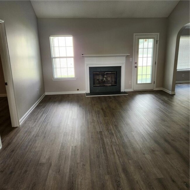 Building Photo - 222 Summer Hill Cir
