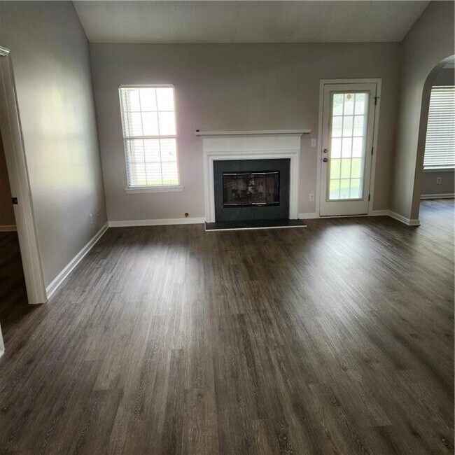Foto del edificio - 222 Summer Hill Cir