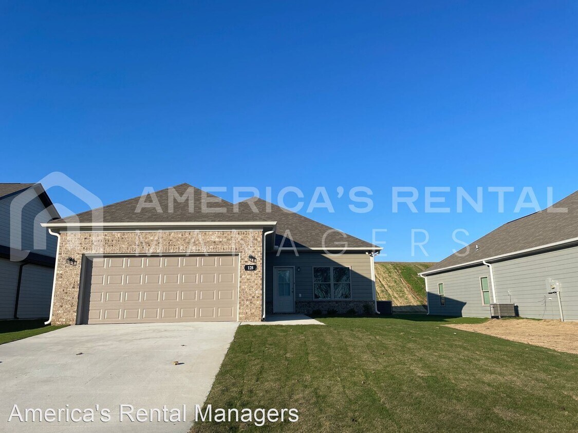 Primary Photo - 4 br, 2 bath House - 128 Victor Drive