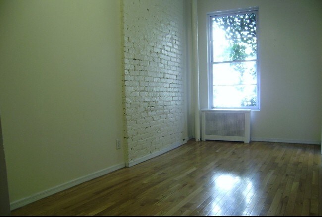 Building Photo - 251 W 18th St
