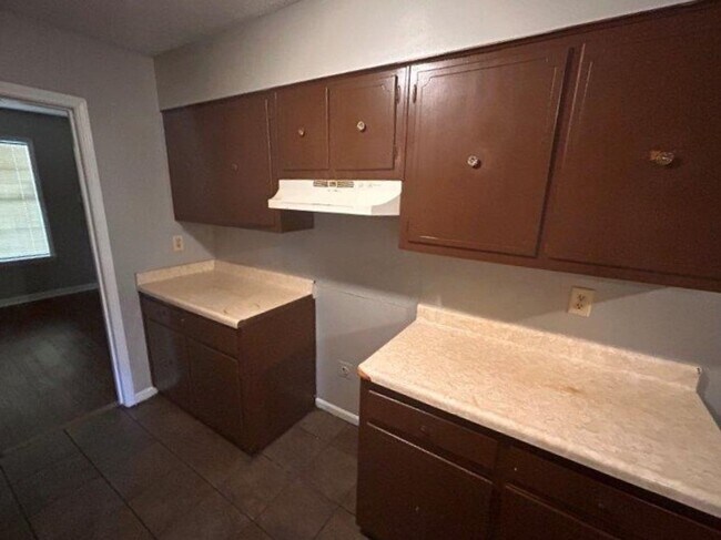 Building Photo - BELOW MARKET RENT!