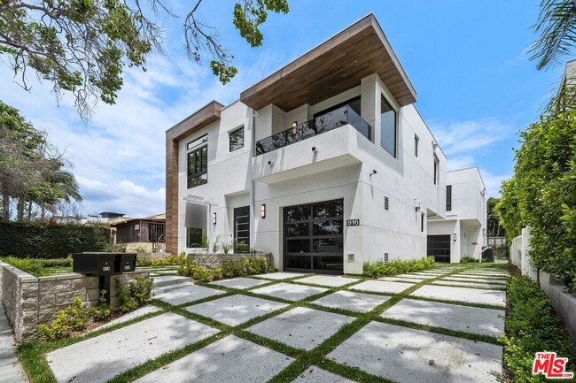 Building Photo - 816 N Orange Dr