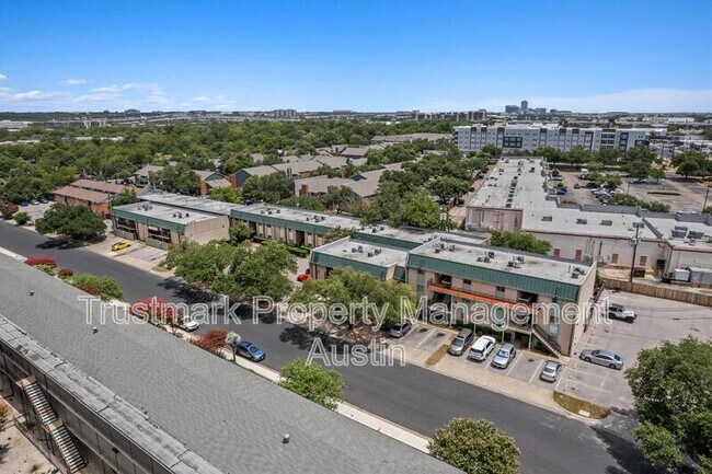 Foto del edificio - 2600 Penny Ln
