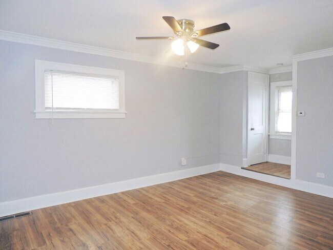 Foto del edificio - 3 Bed - 2 Full Bath Colonial for Rent!