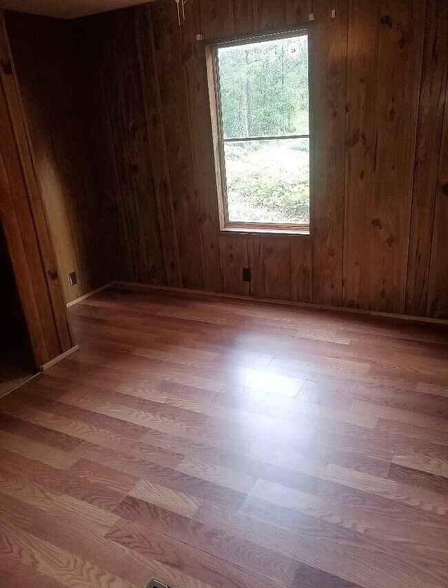 Building Photo - 2 Bedroom Mobile Home in Inman