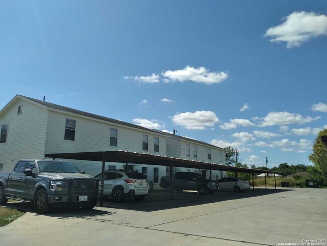 Foto del edificio - 755 River Rd