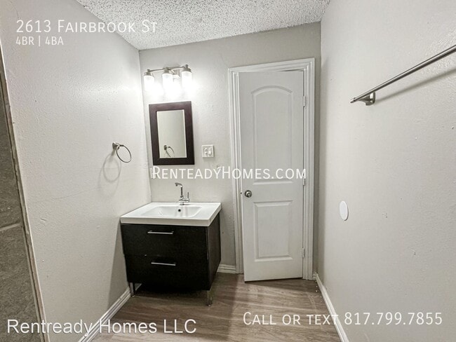 Foto del edificio - 4 br, 3.5 bath House - 2613 Fairbrook St