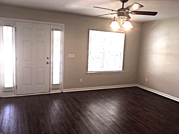 Foto del edificio - 4809 Wheatfield Dr