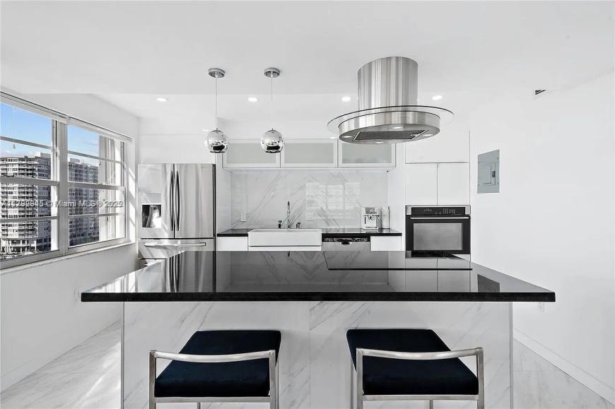 Foto principal - 2 bedroom in Aventura FL 33160