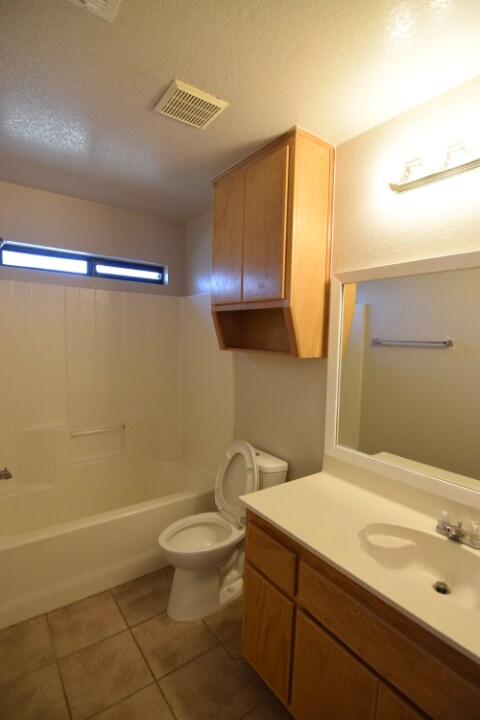 Building Photo - 303 Sumac Trail