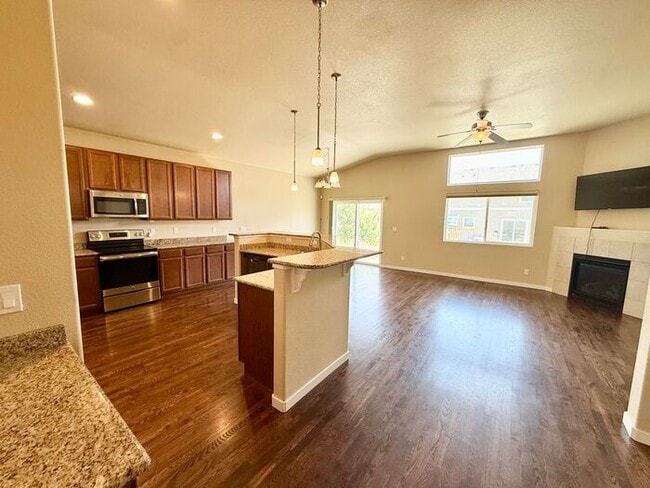 Beautifully Maintained 5 Bed, 3 Bath Home in Loveland! - Beautifully Maintained 5 Bed, 3 Bath Home in Loveland!
